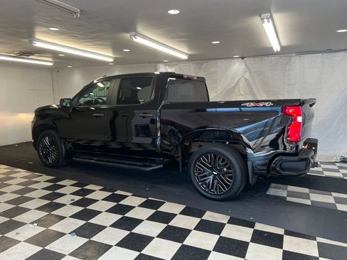 Used 2019 Chevrolet Silverado 1500 Custom w/ Custom Value Package AWD/4WD image 7