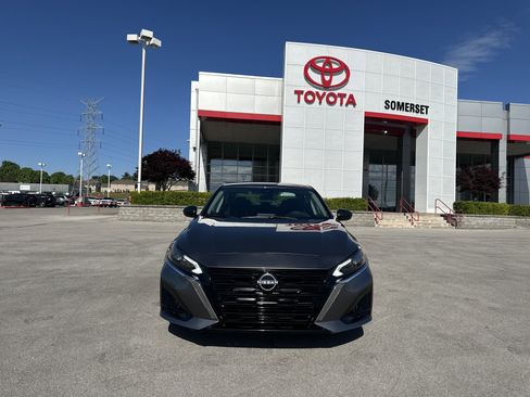 Used 2025 Nissan Altima 2.5 SV FWD image 2