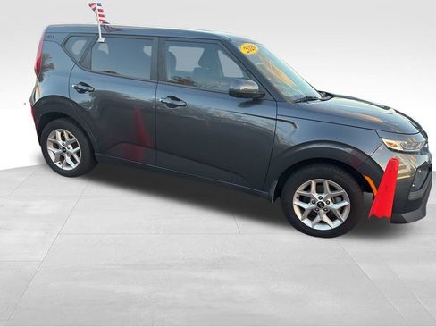 Used 2020 Kia Soul S image 3