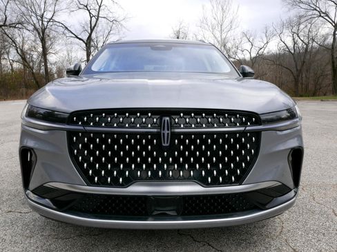 Used 2024 Lincoln Nautilus Reserve image 9