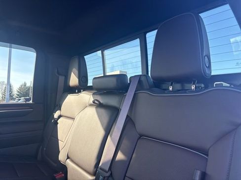 Used 2024 GMC Sierra 3500 Denali w/ Denali Reserve Package image 18