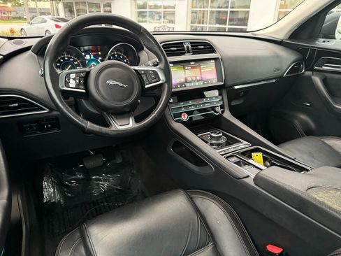 Used 2020 Jaguar F-PACE Prestige image 19