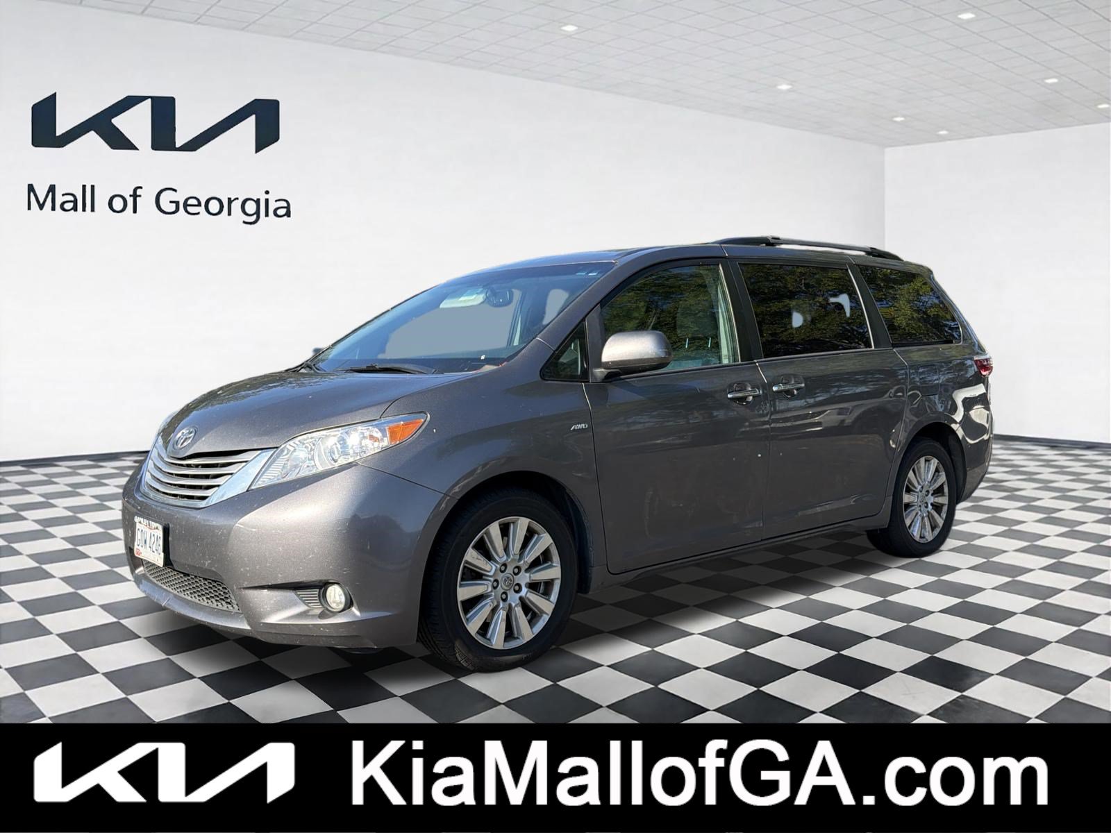 Used 2017 Toyota Sienna XLE Premium AWD/4WD image 1
