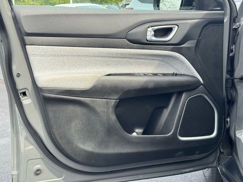 Used 2024 Jeep Compass Latitude image 26