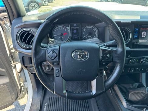Used 2019 Toyota Tacoma TRD Sport AWD/4WD image 20