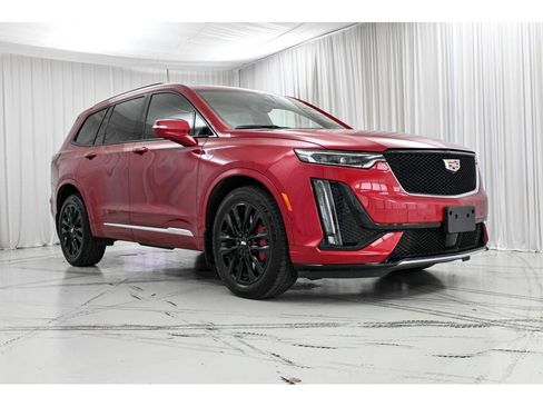 Certified 2023 Cadillac XT6 Sport w/ Platinum Package AWD/4WD image 2