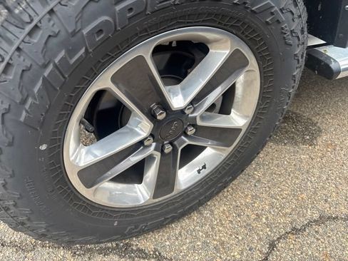 Used 2021 Jeep Wrangler Unlimited Sahara AWD/4WD image 3