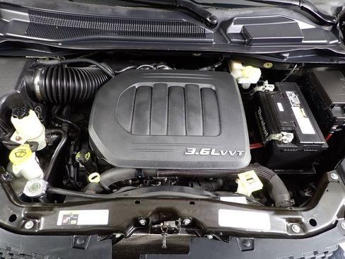 Used 2017 Dodge Grand Caravan SXT FWD image 11