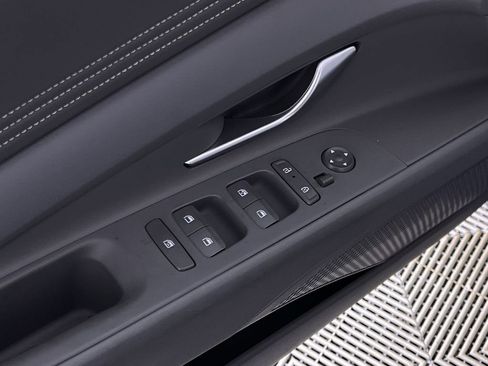 Used 2025 Hyundai Elantra Sport image 15