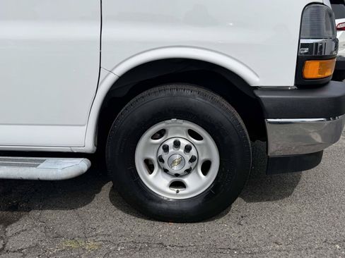 Used 2022 Chevrolet Express 2500 w/ Driver Convenience Package RWD image 9