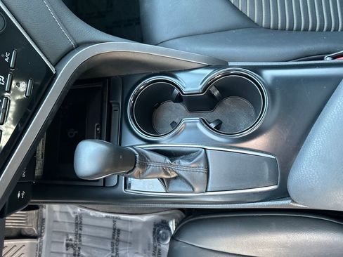 Used 2018 Toyota Camry L image 15