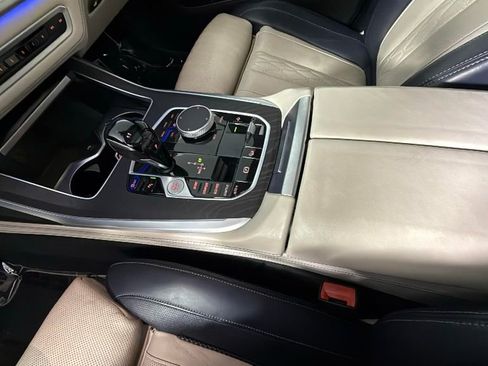 Used 2021 BMW X7 xDrive40i w/ M Sport Package AWD/4WD image 25