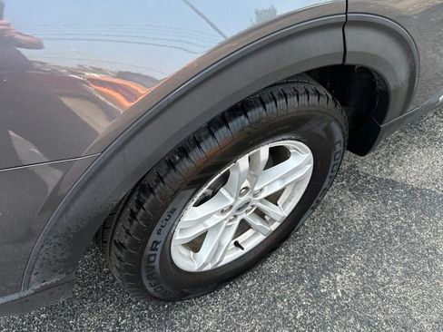 Used 2021 Ford Explorer XLT w/ Equipment Group 202A AWD/4WD image 7