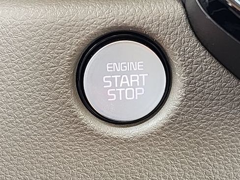 Certified 2025 Kia Carnival FWD image 37