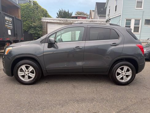 Used 2016 Chevrolet Trax LT AWD/4WD image 2