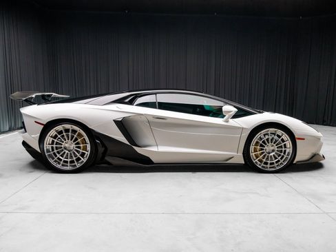 Used 2013 Lamborghini Aventador LP 700-4 image 16