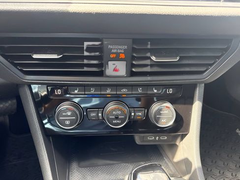 Used 2024 Volkswagen Jetta SEL FWD image 10
