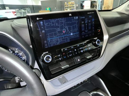 Used 2020 Toyota Highlander Platinum image 41
