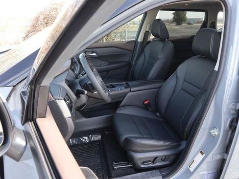 Used 2023 Nissan Rogue SL w/ SL Premium Package image 10