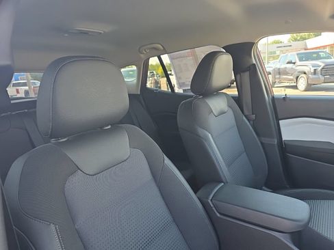 Used 2025 Chevrolet Trax LT FWD image 10