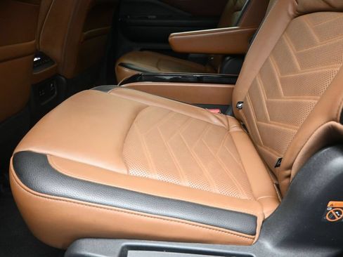Used 2025 Nissan Pathfinder Platinum FWD image 16