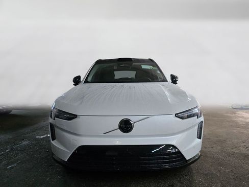 New 2025 Volvo EX90 Plus image 2