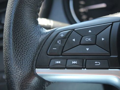 Used 2018 Nissan Rogue SV AWD/4WD image 13