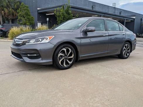 Used 2017 Honda Accord EX image 9