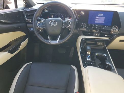 Used 2024 Lexus NX 250 FWD w/ Towing Package (2000 Lbs) image 16