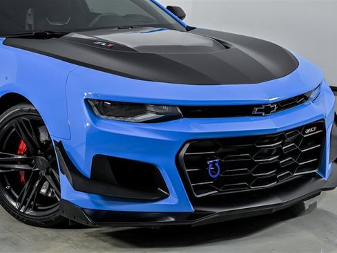 Used 2022 Chevrolet Camaro ZL1 RWD image 2