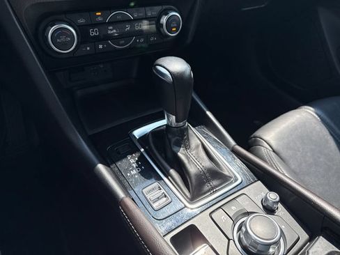 Used 2018 MAZDA MAZDA3 Touring FWD image 25