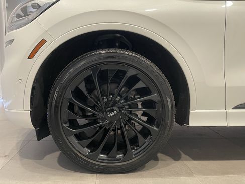 Used 2024 Lincoln Aviator Reserve w/ Equipment Group 201A image 7