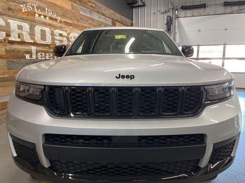 New 2025 Jeep Grand Cherokee L Altitude image 10