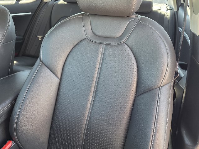 Used 2023 Genesis G70 2.0T RWD image 15