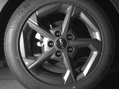 Used 2025 Kia K4 LXS image 15