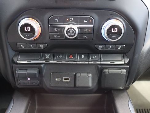 Used 2022 GMC Sierra 3500 SLT w/ SLT Convenience Package image 9