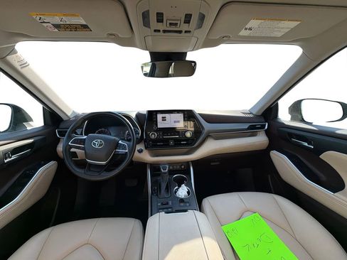 Used 2022 Toyota Highlander XLE image 9