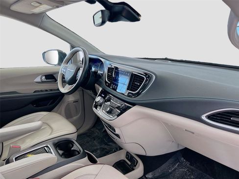 Used 2019 Chrysler Pacifica Limited w/ Advanced Safetytec Group image 33
