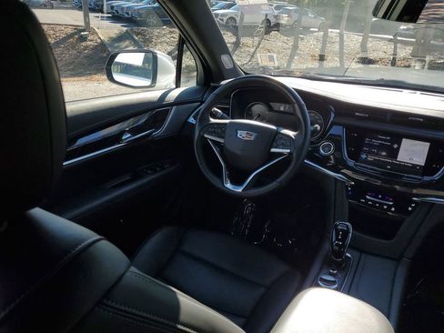 Used 2025 Cadillac XT6 Premium Luxury image 24
