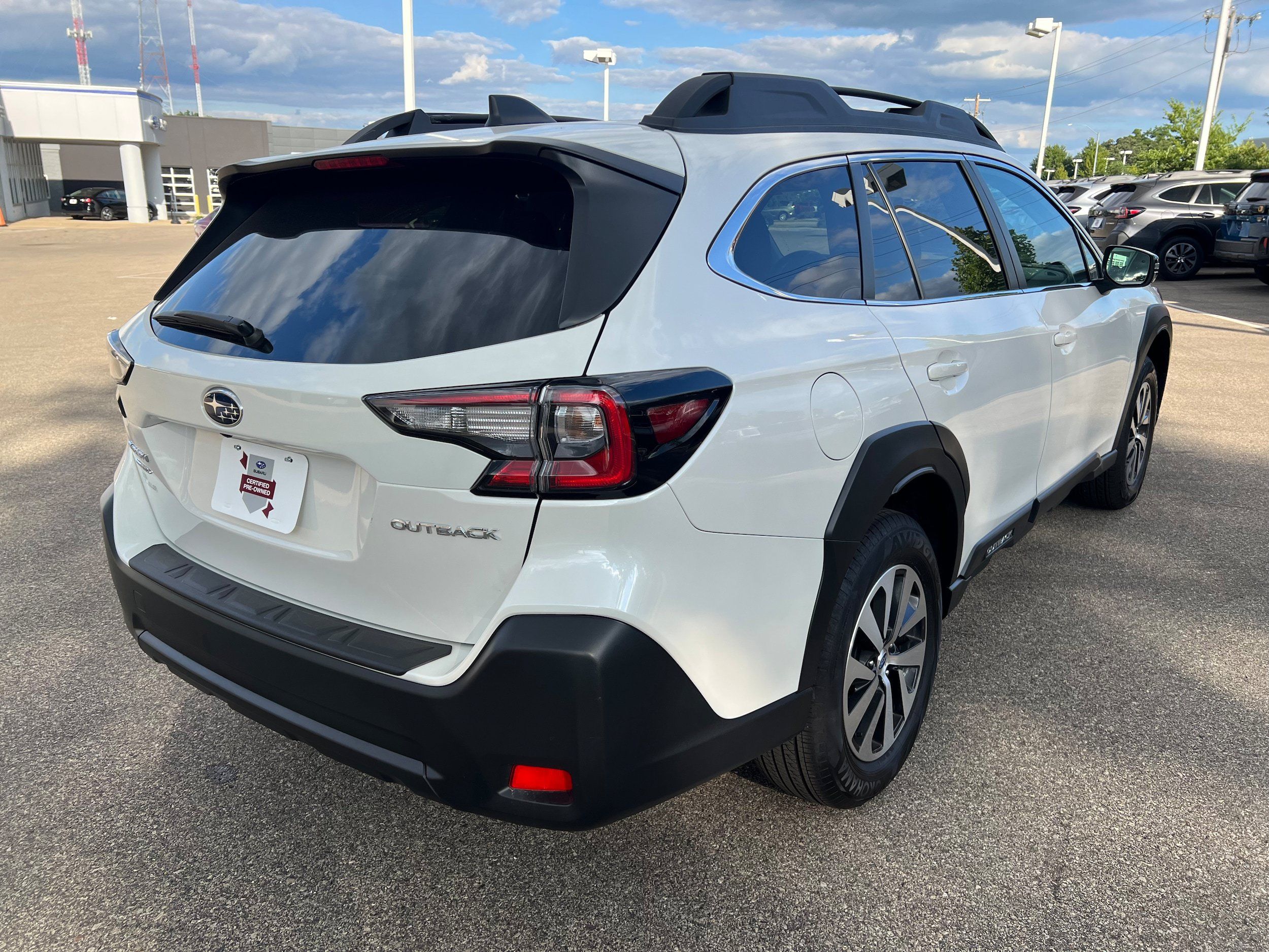 Certified 2025 Subaru Outback Premium AWD/4WD image 7