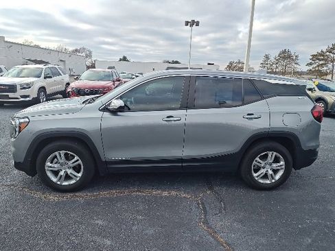 Certified 2023 GMC Terrain SLE image 3