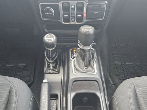 Used 2020 Jeep Wrangler Unlimited Sahara AWD/4WD image 13