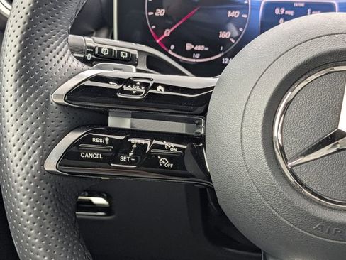 Used 2025 Mercedes-Benz GLC 300 4MATIC image 26