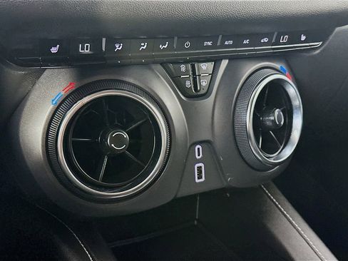Used 2025 Chevrolet Blazer LT FWD image 18
