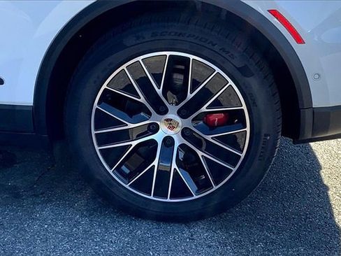 New 2025 Porsche Macan 4S Electric image 17