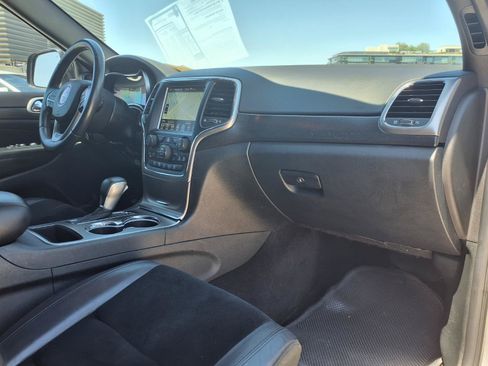 Used 2018 Jeep Grand Cherokee Altitude RWD image 10
