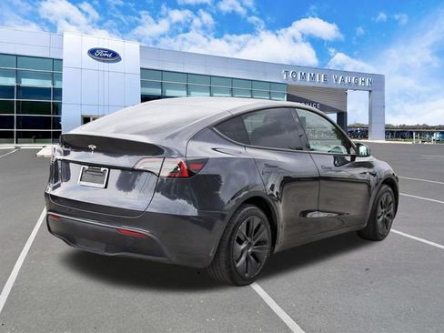 Used 2025 Tesla Model Y Long Range RWD image 4