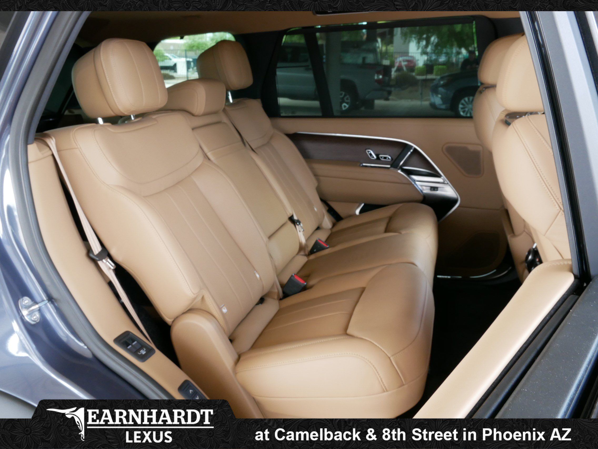Used 2026 Land Rover Range Rover Long Wheelbase SE AWD/4WD image 3