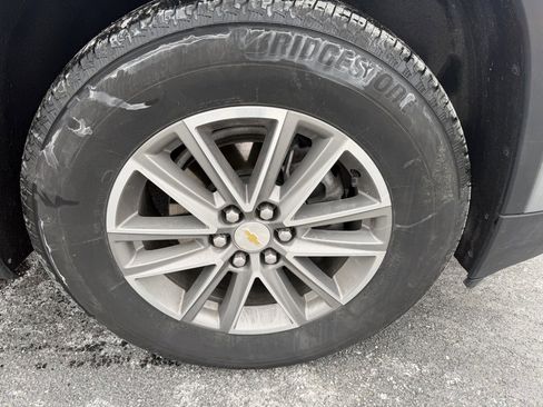 Used 2023 Chevrolet Traverse LT image 9