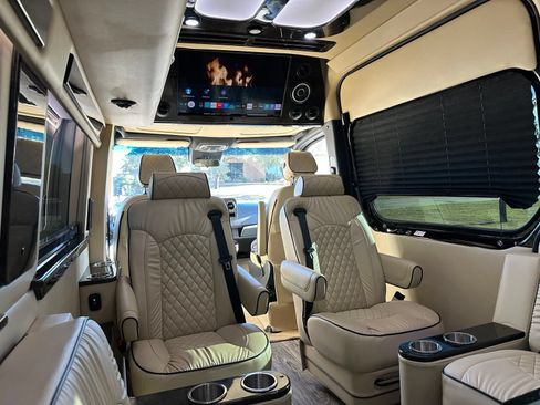 Used 2022 Mercedes-Benz Sprinter 3500 image 14